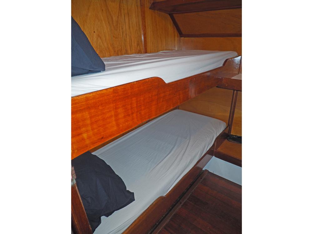 Cabin en avant, H&eacute;bergements